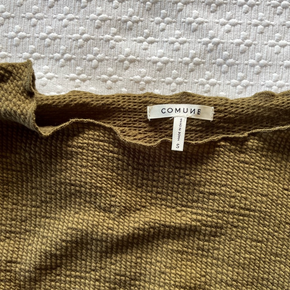 Commune cropped top size Small in hunter green